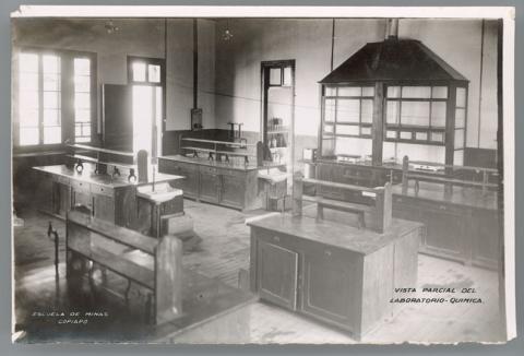 Primera imagen del registro Vista parcial laboratorio de química escuela de minas Copiapó