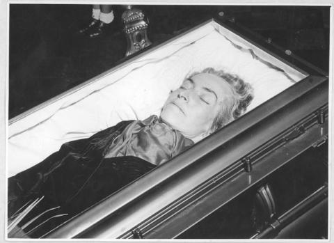 Primera imagen del registro Homenaje póstumo a Gabriela Mistral
