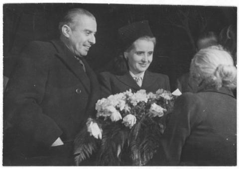 Primera imagen del registro Gabriel González Videla y Sra