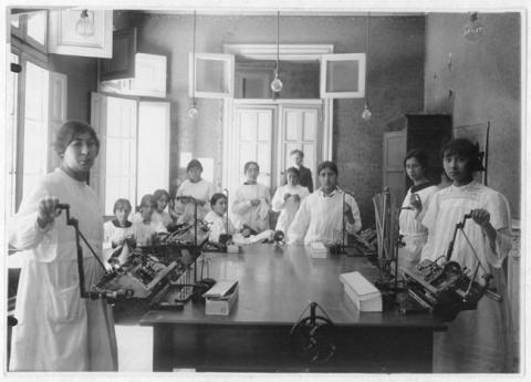 Primera imagen del registro Escuelas Vocacionales de La República