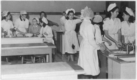 Primera imagen del registro Clases de economía doméstica en Liceo Nº1 de Niñas de Santiago