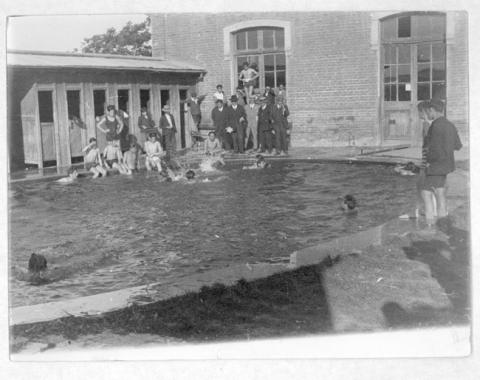 Primera imagen del registro Escuela Normal de Chillán, piscina