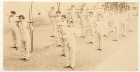 Primera imagen del registro Alumnos en clase de gimnasia
