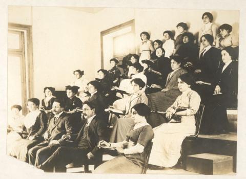 Primera imagen del registro Alumnos de economía doméstica en clase de higiene