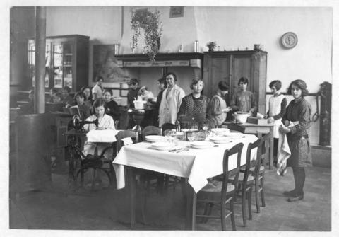Primera imagen del registro Escuela Comunal de Niñas
