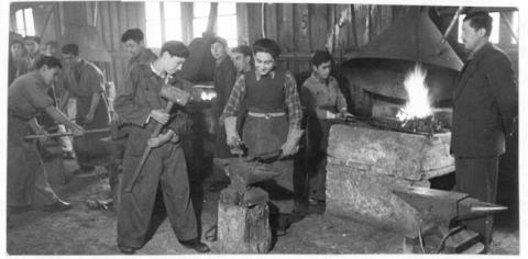 Primera imagen del registro Curso de forja en la escuela industrial de Lota