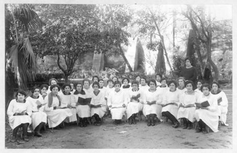 Primera imagen del registro Clase de lectura al aire libre