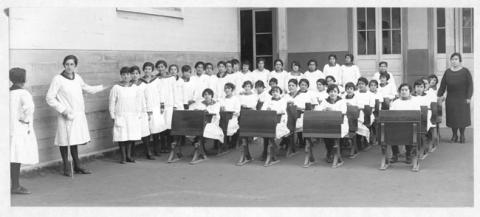 Primera imagen del registro Alumnas en clase