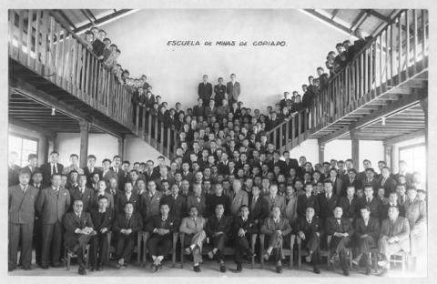 Primera imagen del registro Profesores y alumnos de la escuela de Minas de Copiapó