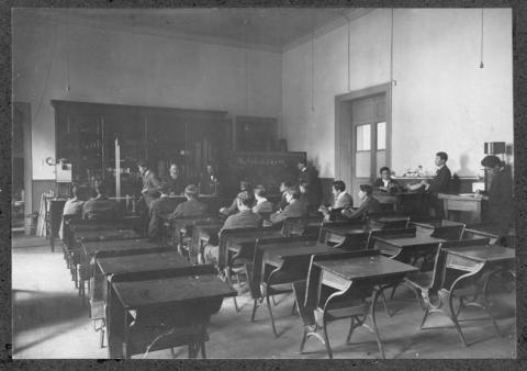 Primera imagen del registro Gabinete de química y física