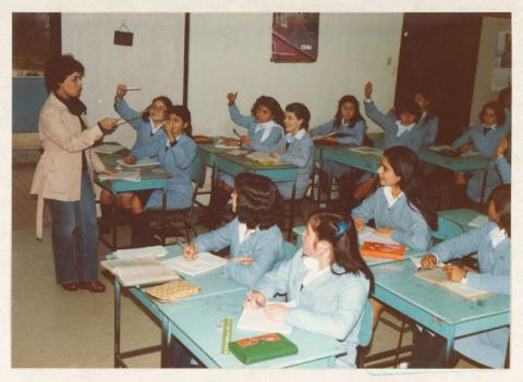 Primera imagen del registro Niñas en clase de inglés