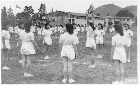 Primera imagen del registro Niñas en clase de gimnasia