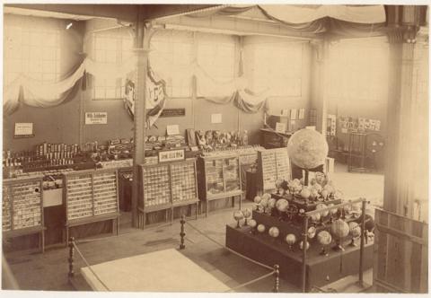 Primera imagen del registro Exposición de Mauricio Gleisner G. en pabellón de París