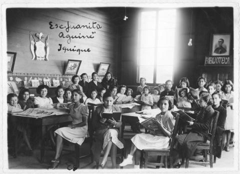 Primera imagen del registro Niñas en biblioteca