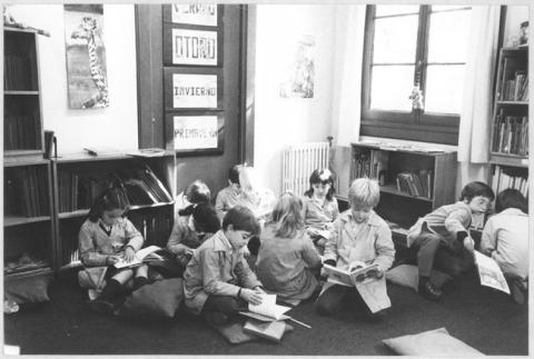 Primera imagen del registro Niños leyendo