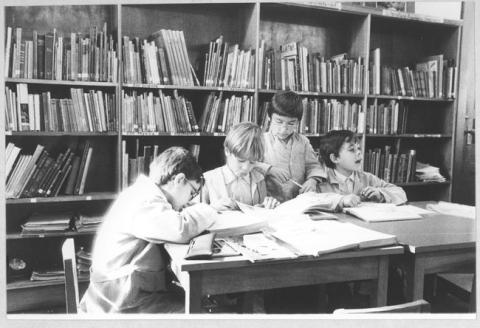 Primera imagen del registro Niños en biblioteca
