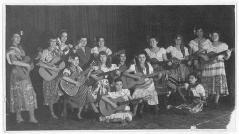 Primera imagen del registro Conjunto femenino de guitarra