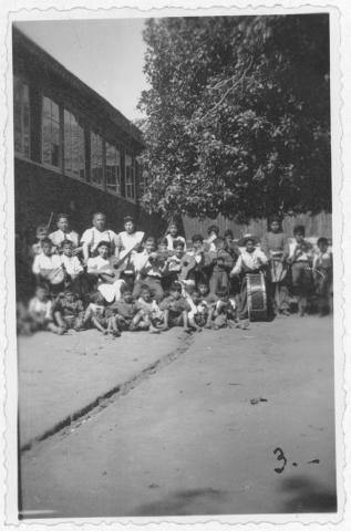 Primera imagen del registro Orquesta de niños y profesores