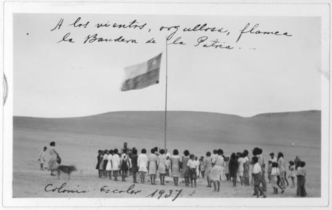 Primera imagen del registro Grupo de niños y bandera