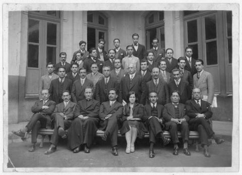 Primera imagen del registro Alumnas y una monja