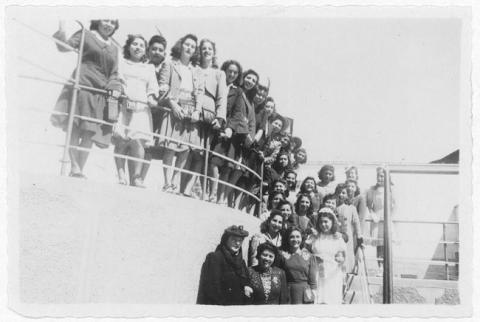 Primera imagen del registro Liceo de Niñas de Antofagasta. Bolivia: colegio Inglés Católico, en donde se hospedó la delegación de profesoras y alumnas, 1942