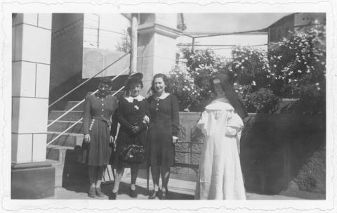 Primera imagen del registro Liceo de Niñas de Antofagasta. Bolivia: colegio Inglés Católico. Donde se hospedó la delegación de profesoras y alumnas, 1942