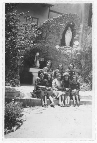 Primera imagen del registro Liceo de Niñas de Antofagasta. Bolivia: colegio Inglés Católico. Donde se hospedó La delegación de profesoras y alumnas, 1942