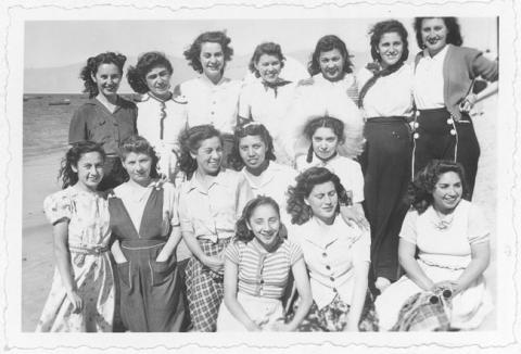 Primera imagen del registro Liceo de Niñas de Antofagasta. Paseo anual, Mejillones 1943