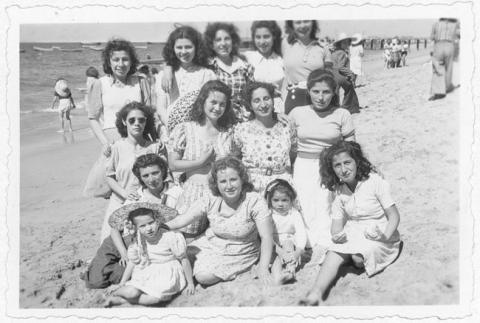 Primera imagen del registro Liceo de Niñas de Antofagasta. Paseo anual, Mejillones 1943