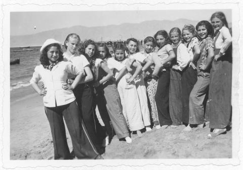 Primera imagen del registro Liceo de Niñas de Antofagasta. Paseo anual, Mejillones 1943