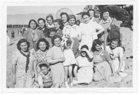 Primera imagen del registro Liceo de Niñas de Antofagasta. Paseo anual, Mejillones 1943