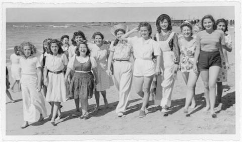 Primera imagen del registro Liceo de Niñas de Antofagasta. Paseo anual, Mejillones 1943