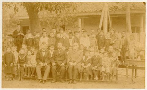 Primera imagen del registro Teatro. Curso hombres de Quillota, cursos de preparatoria 1910