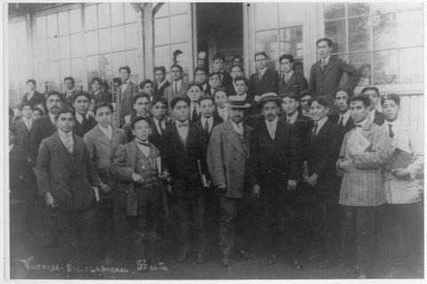 Primera imagen del registro Escuela Normal de Victoria