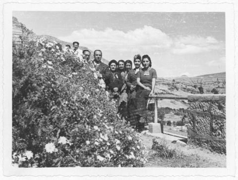 Primera imagen del registro Liceo de Niñas de Antofagasta. Cerca del Lago Titicaca, Bolivia.1942
