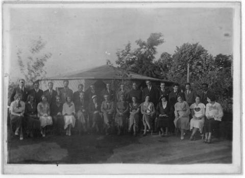 Primera imagen del registro Reunión de profesores de matemáticas y de física en la Quinta Tobalaba, 18 de diciembre de 1933