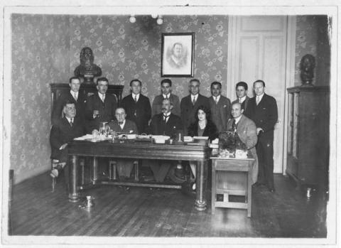 Primera imagen del registro Retrato en oficina