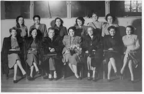 Primera imagen del registro despedida de La srta. Elsa Santibañez. Personal 2º sector escolar