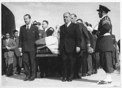 Primera imagen del registro Homenaje póstumo a Gabriela Mistral