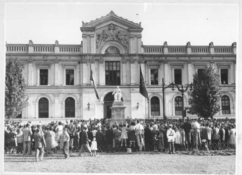 Primera imagen del registro Homenaje póstumo a Gabriela Mistral