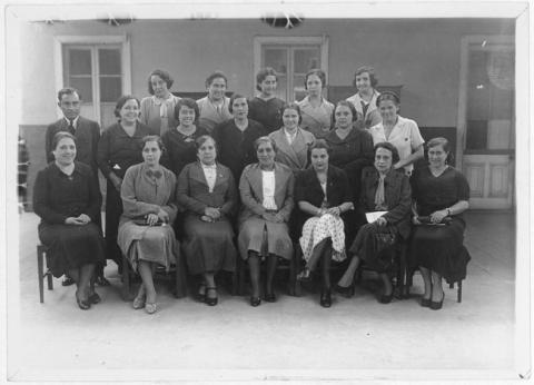 Primera imagen del registro Directora y profesoras