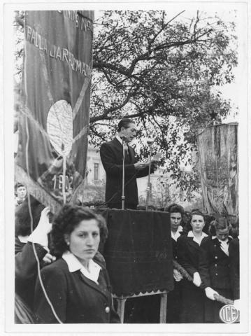 Primera imagen del registro Benjamín Claro Velasco leyendo un discurso
