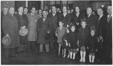 Primera imagen del registro Cooperativa "El Magisterio". Visita del Subsecretario de Educación Primaria E. Bahamondes