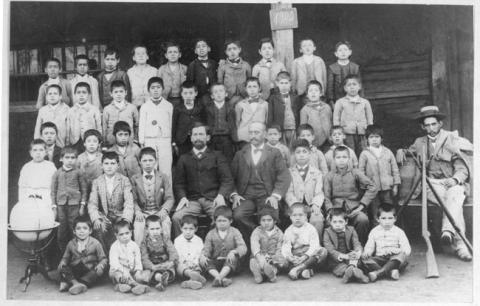 Primera imagen del registro Escuela Nº4. preceptor Arturo Carrasco, ayudante Nicomedes Orges