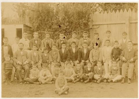 Primera imagen del registro Escuela Superior de Hombres. Preceptor Enrique de La Barra, ayudante José Núñez Ávila