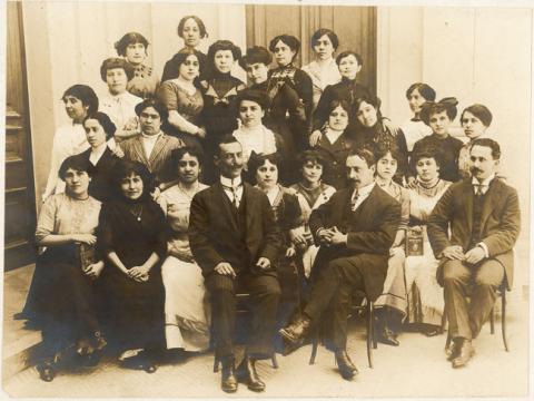 Primera imagen del registro Curso de economía doméstica. Instituto Educación Física y Manual, 1912