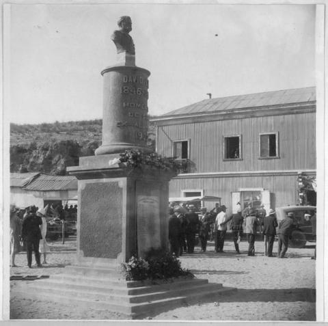 Primera imagen del registro Inauguración del monumento erigido en Tongoy al profesor David León