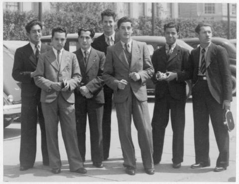Primera imagen del registro Hombres en la calle