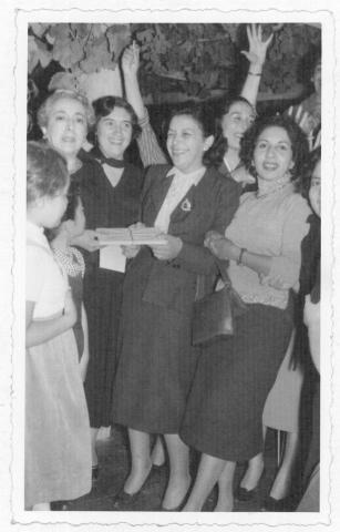 Primera imagen del registro Mujeres celebrando