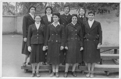 Primera imagen del registro Alumnas en el Patio